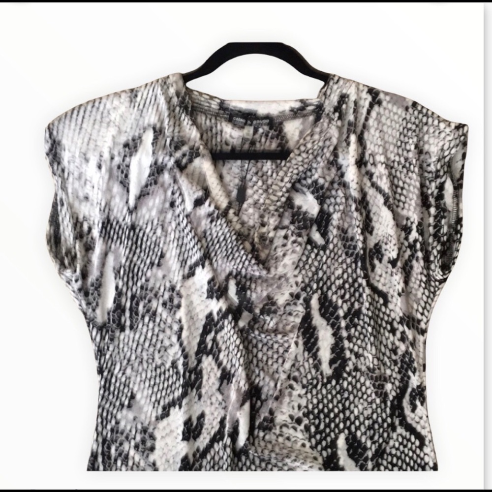 🔴Black/White/Grey Animal Print Top - Picture 4 of 8